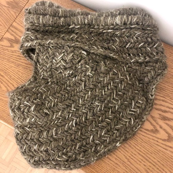 Katniss inspired cowl vest scarf shawl - Picture 4 of 8